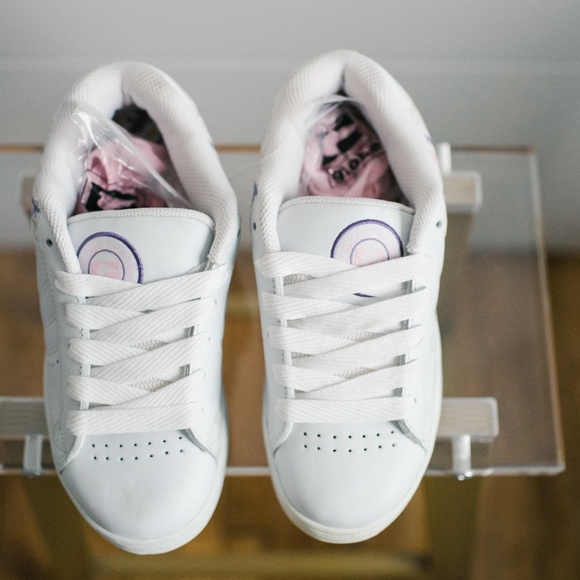 globe leather shoes